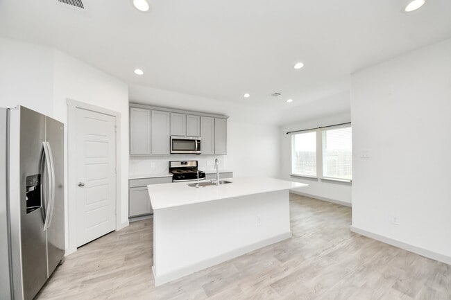 Building Photo - 7923 Cattleman Vly Dr