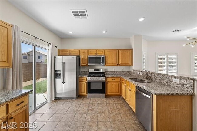 Building Photo - 9340 Lakefront Color St