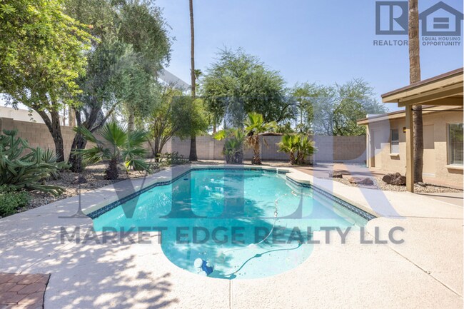 Building Photo - 4Bed/2.5Bath House at 56th/Cactus! $399 MOVE-IN SPECIAL! Move-In Ready on 04/09/2026!