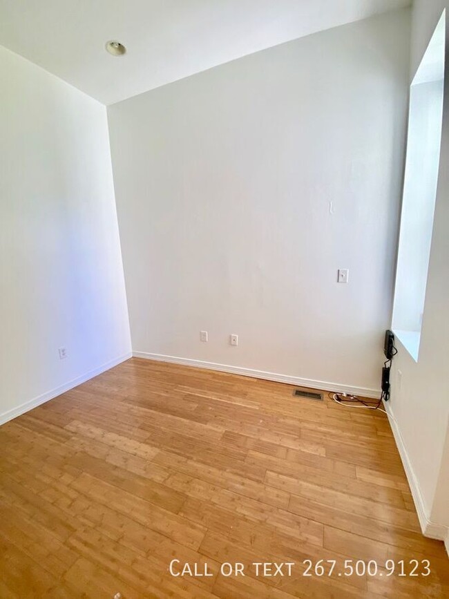 Building Photo - Beautiful Cozy One Bedroom Two Bedroom Apa...