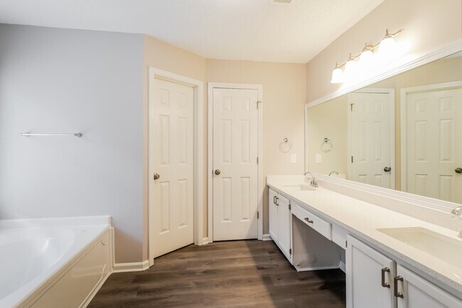 Building Photo - 739 Glenspring Dr