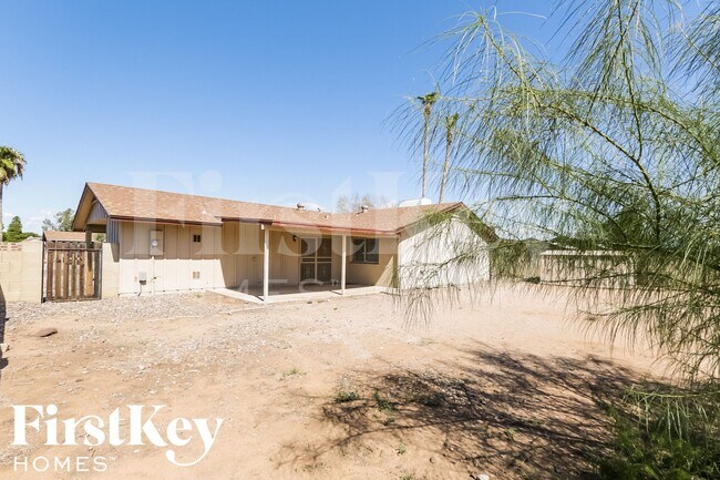 Building Photo - 1633 W Charleston Ave