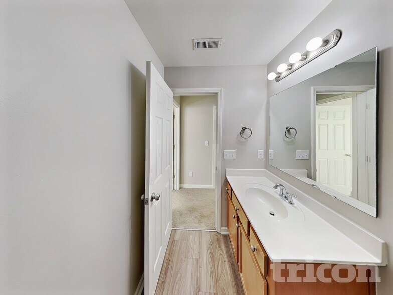 Building Photo - 2491 Marthas Ridge Dr