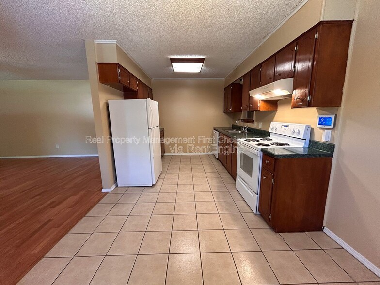 Building Photo - 3305 Grinnell Ave