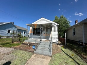 Building Photo - 1518 Oak St
