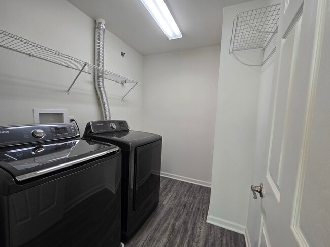 Building Photo - 7106 Country Club Hills Dr