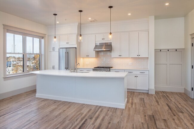 Building Photo - 6 Market St