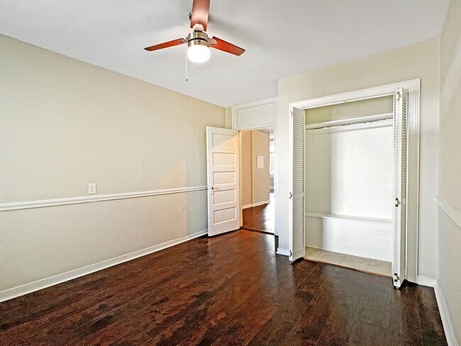 Building Photo - 16 S Stafford Ave