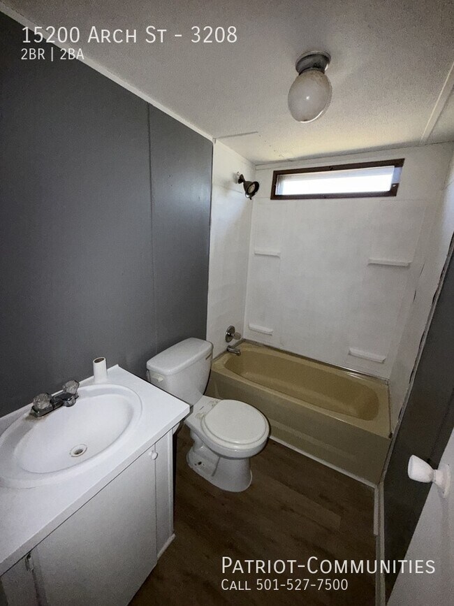 Building Photo - 15200 Arch St Pike