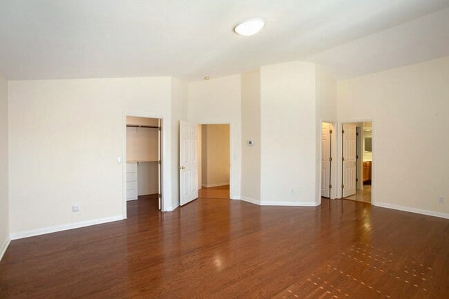 Building Photo - 2120 Waterbury Ln