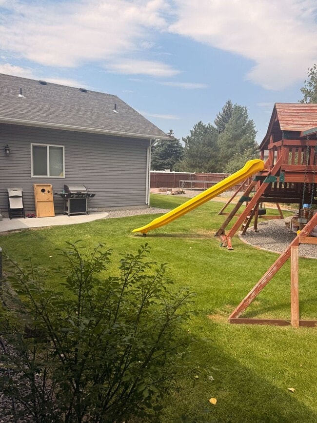 Building Photo - 304 Palomino Dr