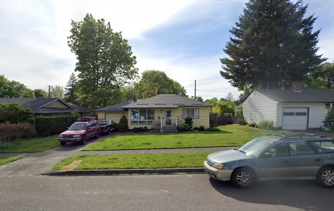Building Photo - 4795 SW Maple Ave