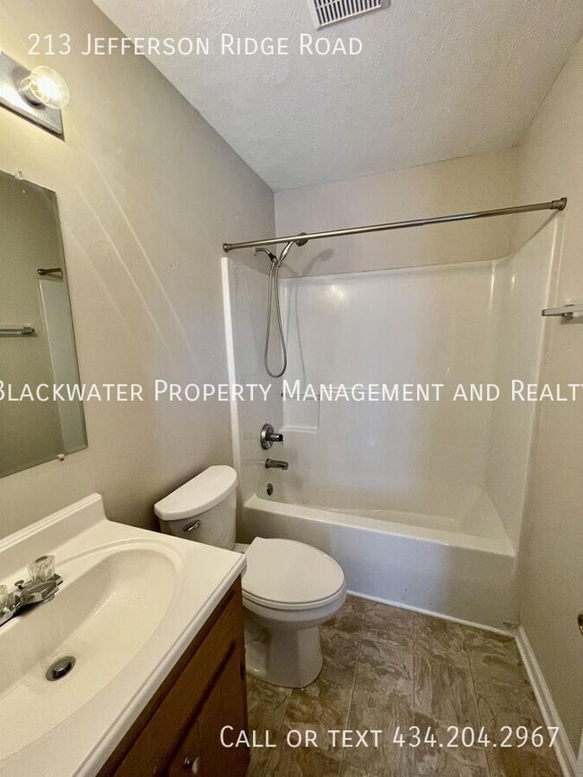 Building Photo - 213 Jefferson Ridge Rd