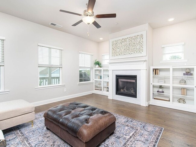 Building Photo - 831 Corsiglia Farm