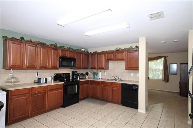 Building Photo - 13042 Barbarosa Dr