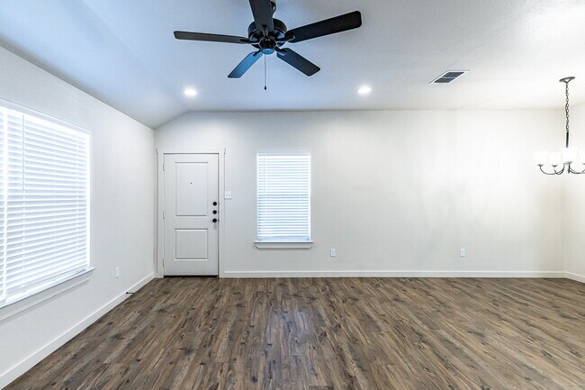 Building Photo - Zero Deposit! 6, 9 or 12 month Lease! Coop...