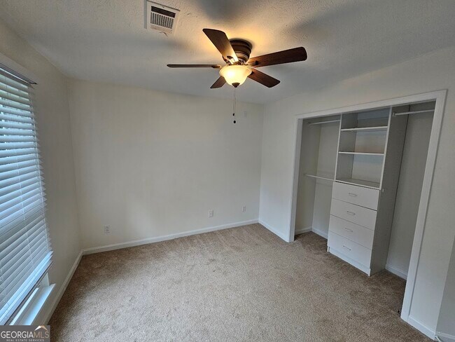 Building Photo - 65 Tralee Trce