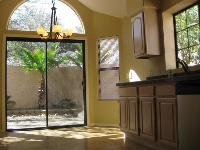 Building Photo - Bright & Peaceful Living in Oro Valley’s Gated Stoney Canyon