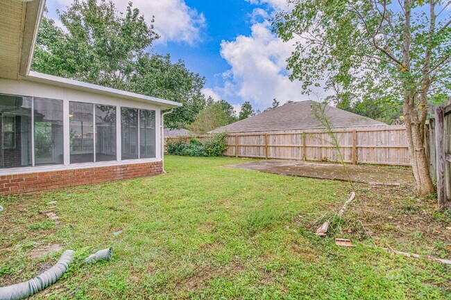 Building Photo - Beautiful property in highly desirable Lilian Woods Subdivision!