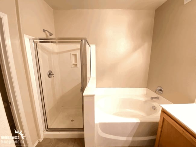 Building Photo - Charming 2Bdm 2Ba Condo in a Gated Las Veg...