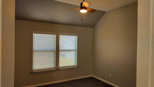 Building Photo - 1000 Farmhouse Dr