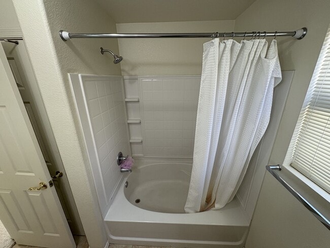 Building Photo - Riverhaven Great Central Location