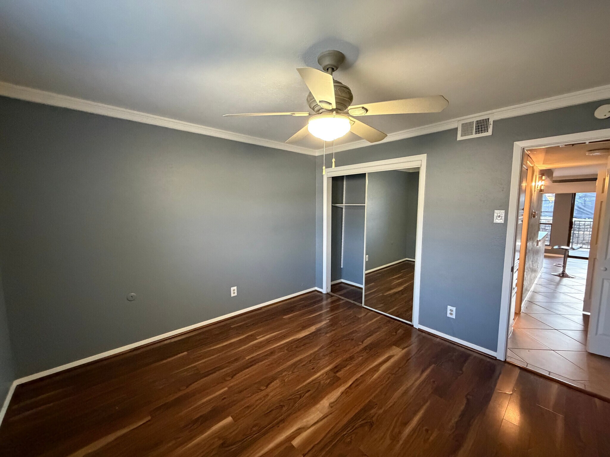 Building Photo - Room in Condo on Wedglea Dr