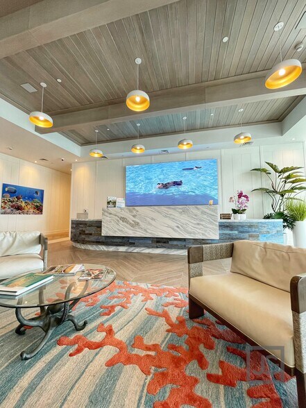 Lobby - 326 NE 5th Ave