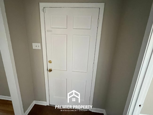 Building Photo - 1601 Favell Dr