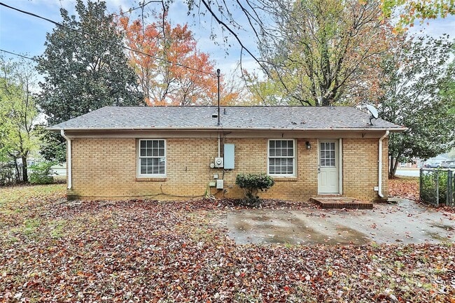 Building Photo - 8201 Hemby Wood Dr