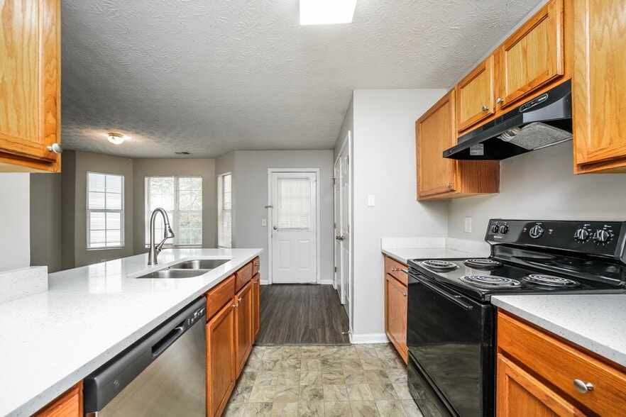 Building Photo - 2286 Strathmoor Manor Dr