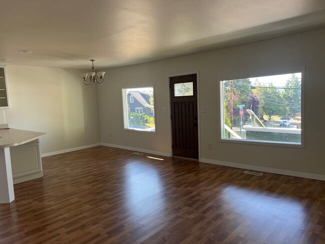 Building Photo - 3 bedroom, 1 bath Chehalis hillside home