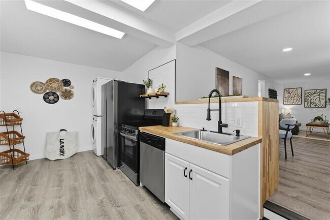 Building Photo - 6470 64th Ave N