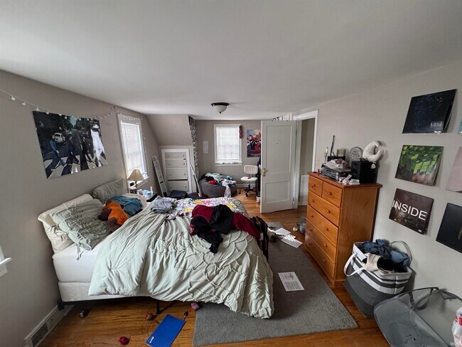 Building Photo - 526 S Mitchell St