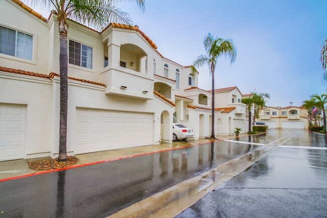 Building Photo - Spacious Townhome in San Marcos, 2-Car Gar...