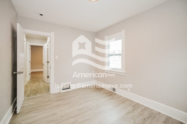 Building Photo - 1736 Mansfield Rd