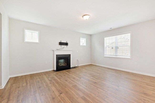 Building Photo - 413 Sunny Flds Dr