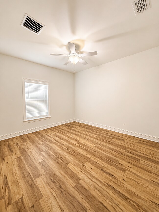 Building Photo - 212 Nandina Way