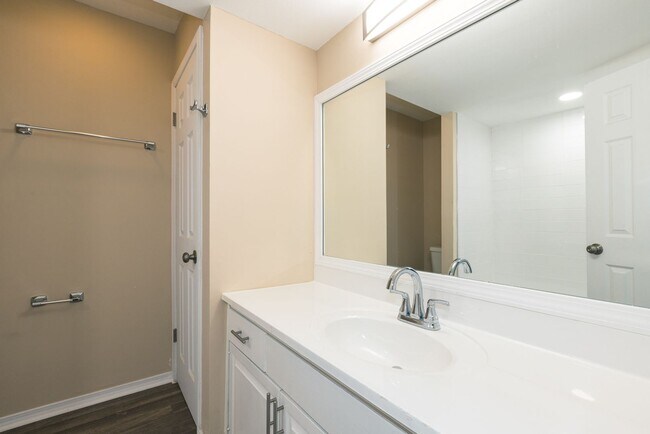 Building Photo - East 33rd Ct Duplex