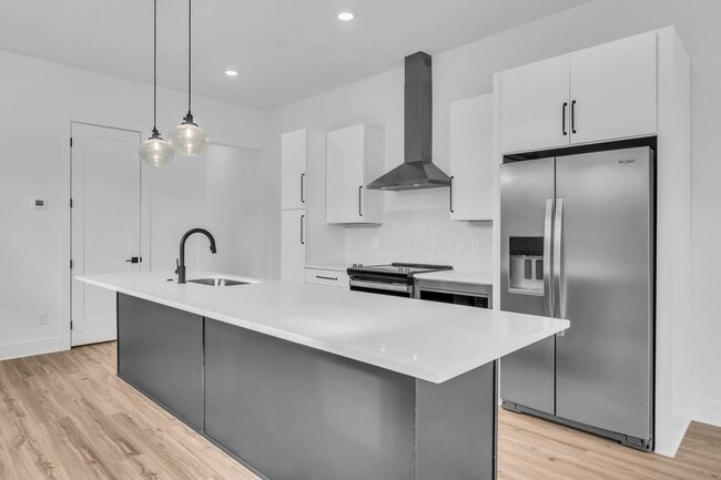 Building Photo - Modern Living in West Nashville