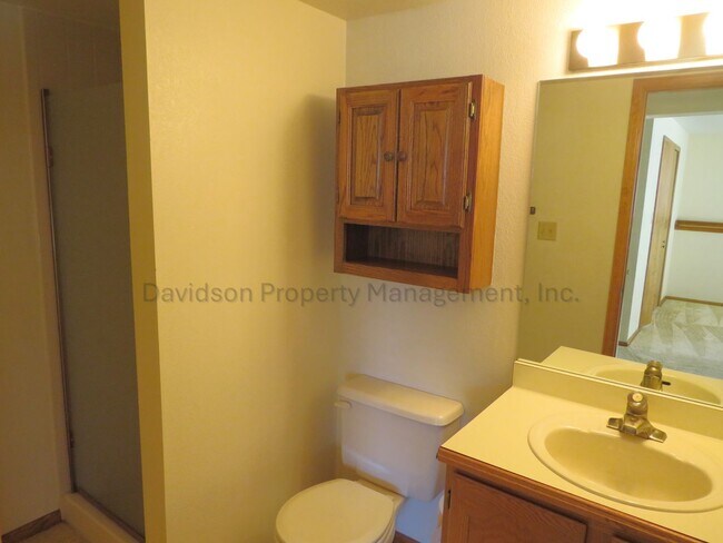 Building Photo - Spacious 3 Bedroom House on the West Side with Mountain Views