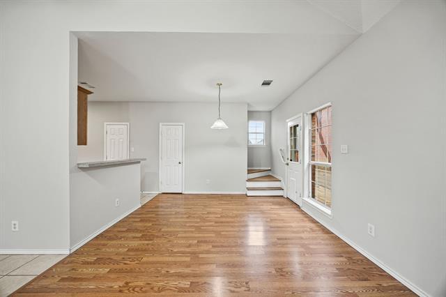 Building Photo - 553 Valley View Dr
