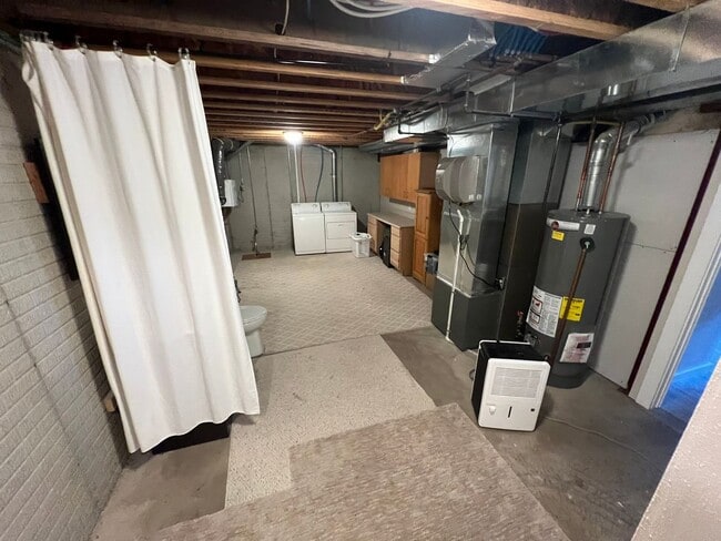 Building Photo - Great family home next door to Edwards Elementary in west Ames-4 bedroom 3 1/2 baths, 2 car garag...