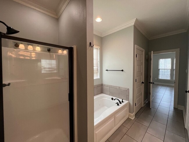 Building Photo - Cella Gardens