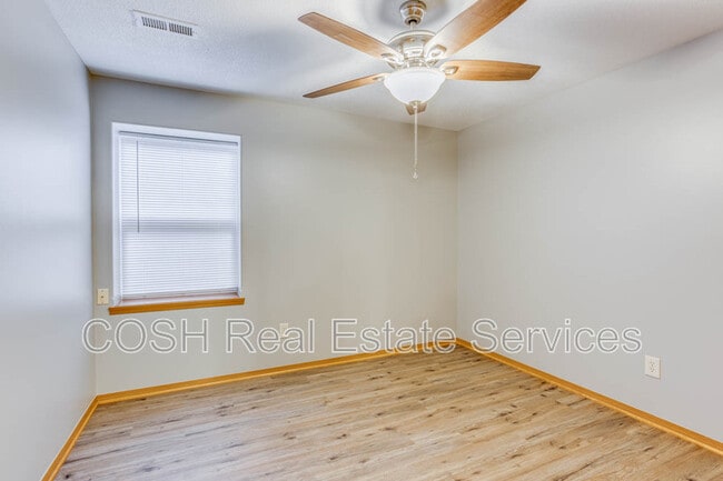 Building Photo - 1028 E Karla Ct