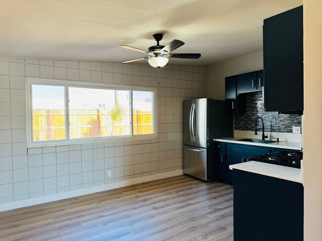 Building Photo - Spacious 3 Bedroom, 2 Bathroom Home with Solar in Bullhead City!