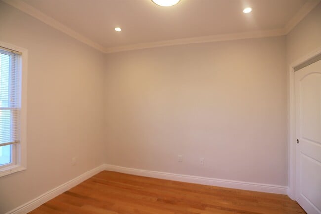 Building Photo - 106 Poplar St