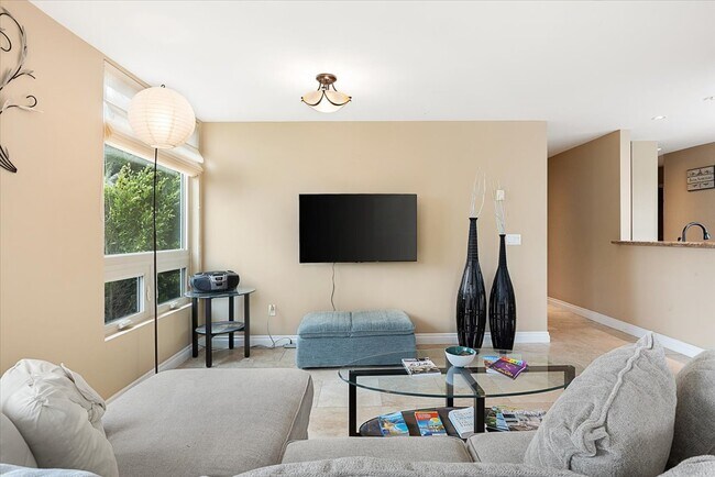 New TV - 935 Genter St