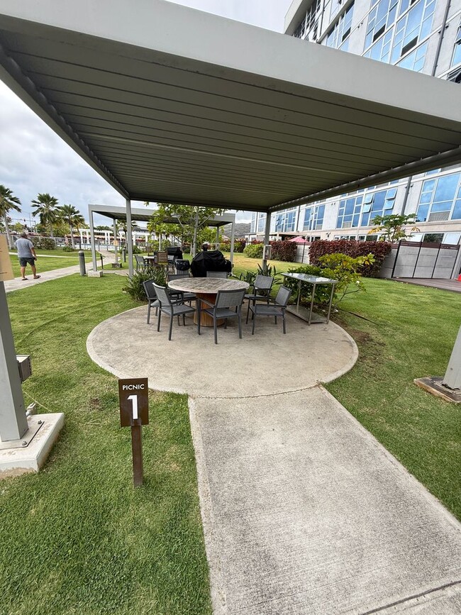Building Photo - Modern 2 Bed / 2 Bath Condo with Top Ameni...