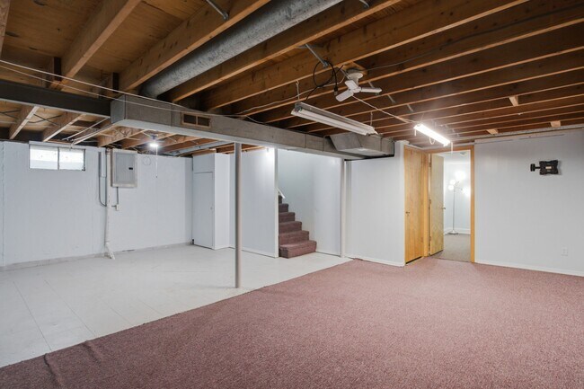 Building Photo - 875 5th Plaza